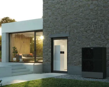 Wärmepumpe von Viessmann - Außeneinheit und Inneinheit von einem sehr modernen Haus.