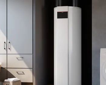 Brauchwasserwärmepumpe von Viessmann in einem Wohnraum.