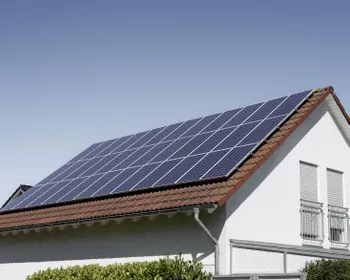 Haus mit Photovoltaik Dach