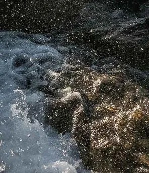 Rauschendes Wasser.